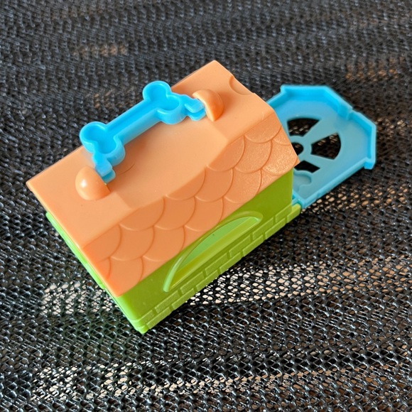 Disney Just Play Puppy Animal Carrier Dog House With Handle 2.75” - Picture 7 of 12